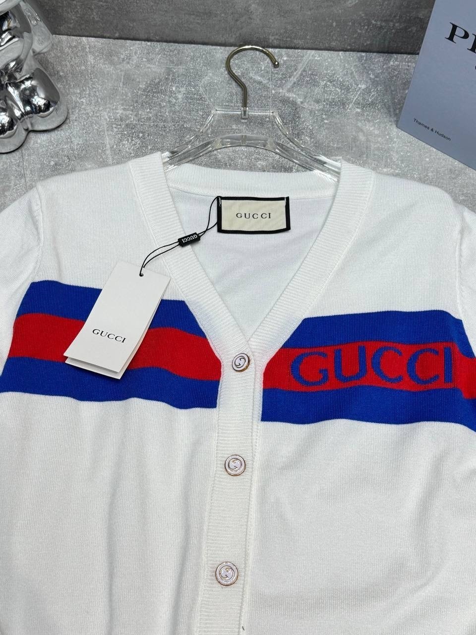 джемпер-кардиган в красно-зеленую полоску gucci chucky grg series,кардиган gucci,белый кардиган гуччи,gucci хлопковый кардиган,кардиган гуччи мужской