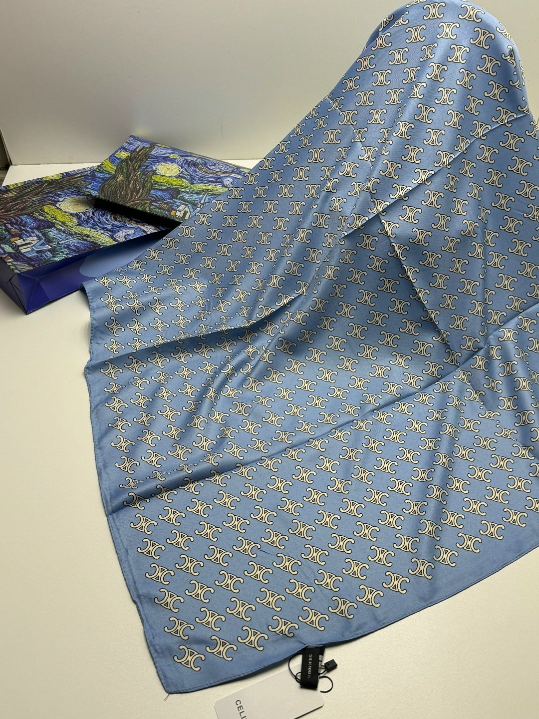 шелковые платки,брендовый платок,платок шелковый луи виттон,женские платки шелковый,палантин двухсторонний