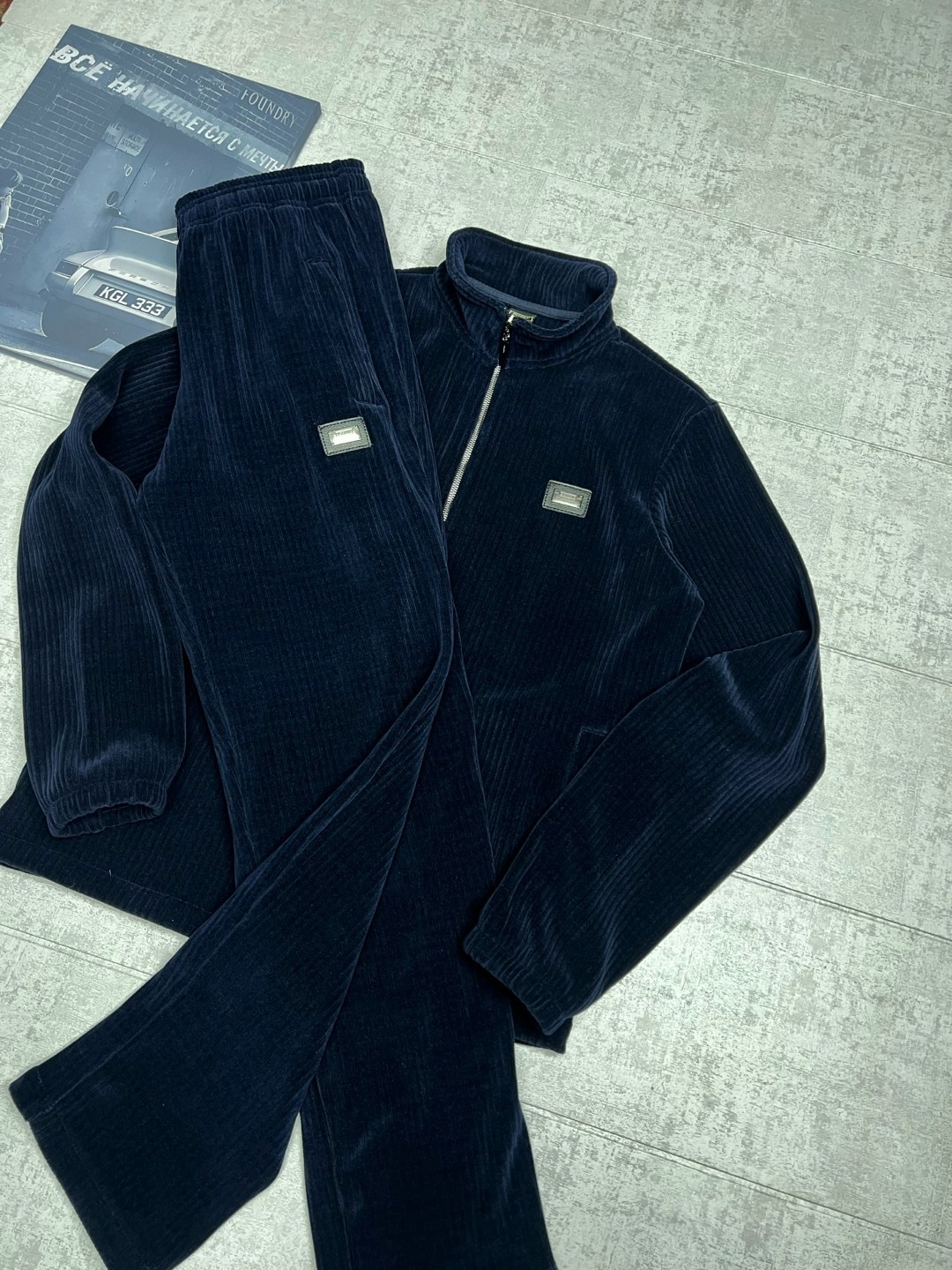 вельветовые костюмы,велюровый костюм,велюровый костюм мужской billionaire,версаче спортивный костюм мужской велюровый,спортивный костюм из вельвета мужской