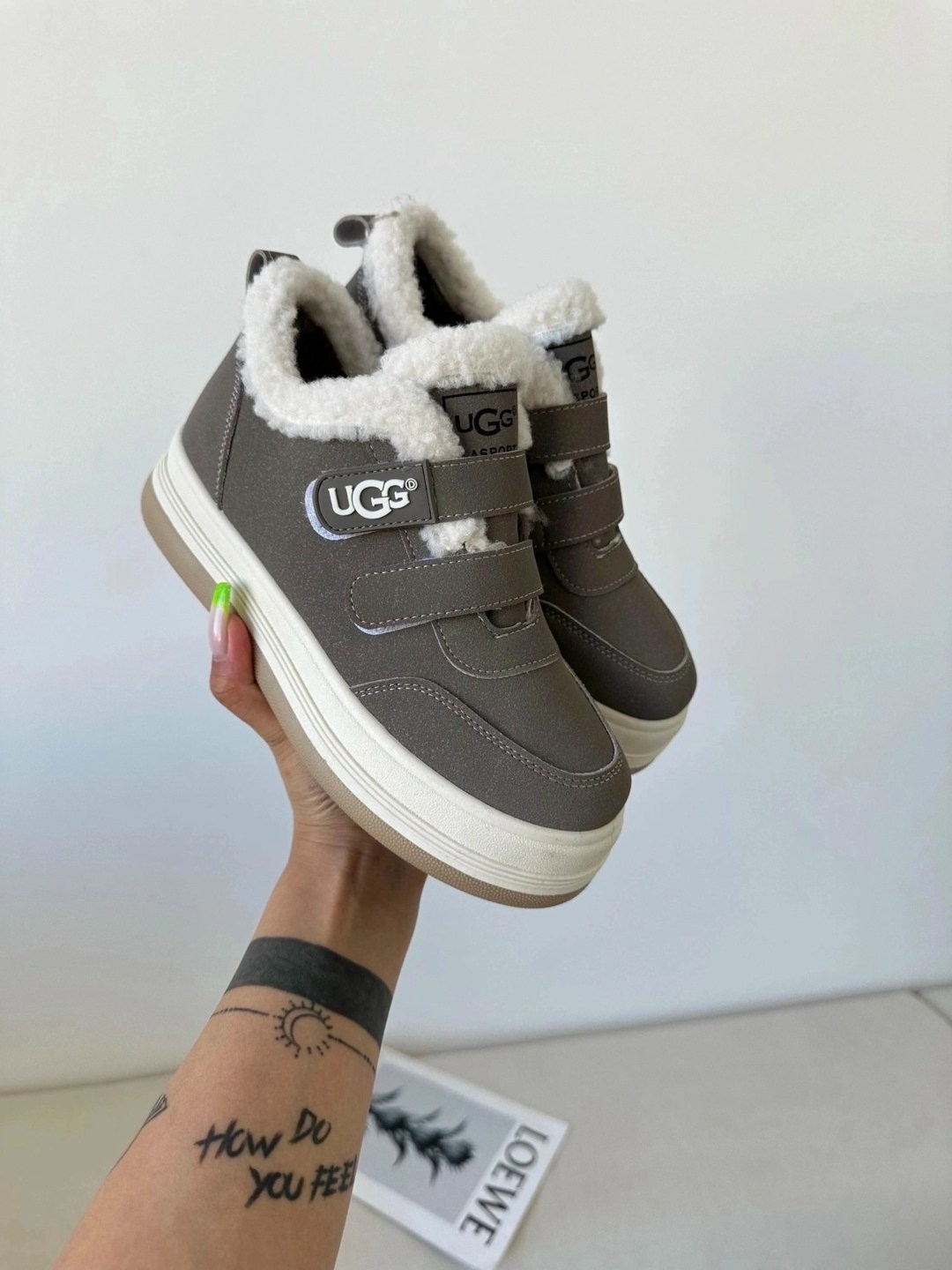 ,женская зимняя ,кроссовки женские зимние,зимние женские кроссовки на плоской подошве,кеды женские зимние