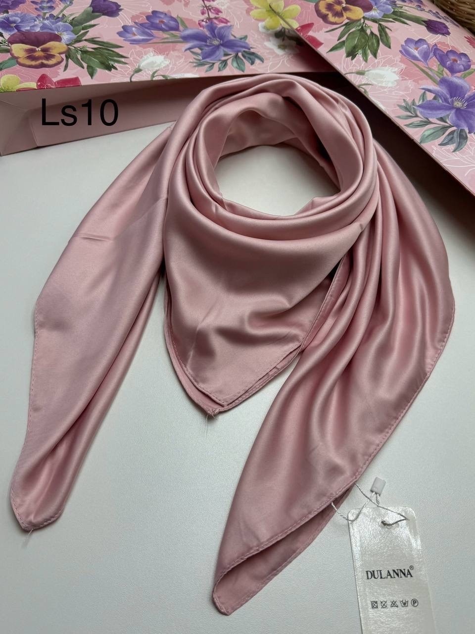 платок женский однотонный 100*100 см арт. 1171364,платок женский однотонный (100*100 см.) арт. 1171370,платок женский однотонный (100*100 см.) арт. 256233,платок женский однотонный (100*100 см.) арт.