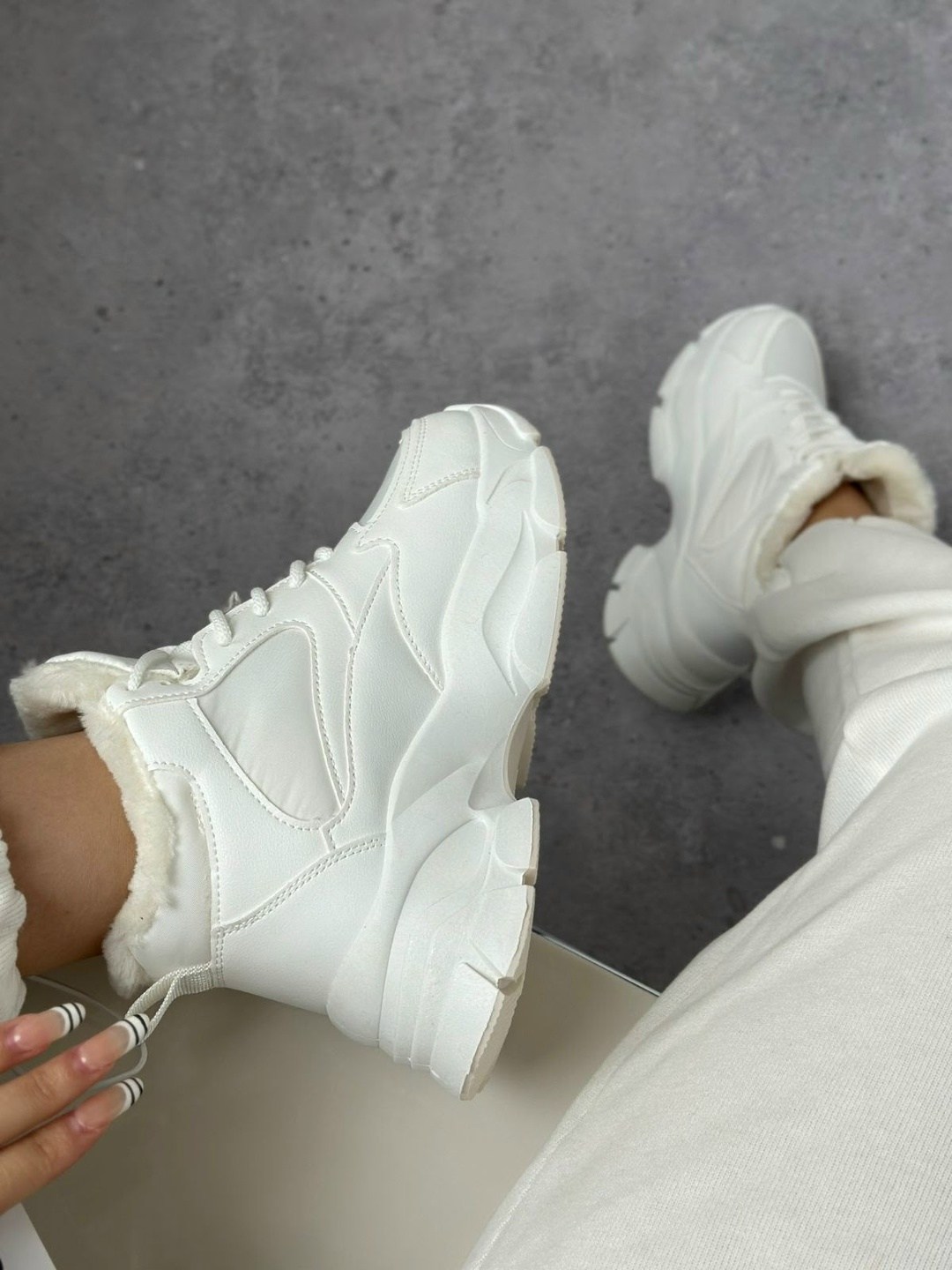 кроссовки зимние женские,кроссовки женские зимние белые,кроссовки зимние с мехом на толстой подошве ovvo цвет белый,зимние кроссовки,белые кроссовки на меху женские