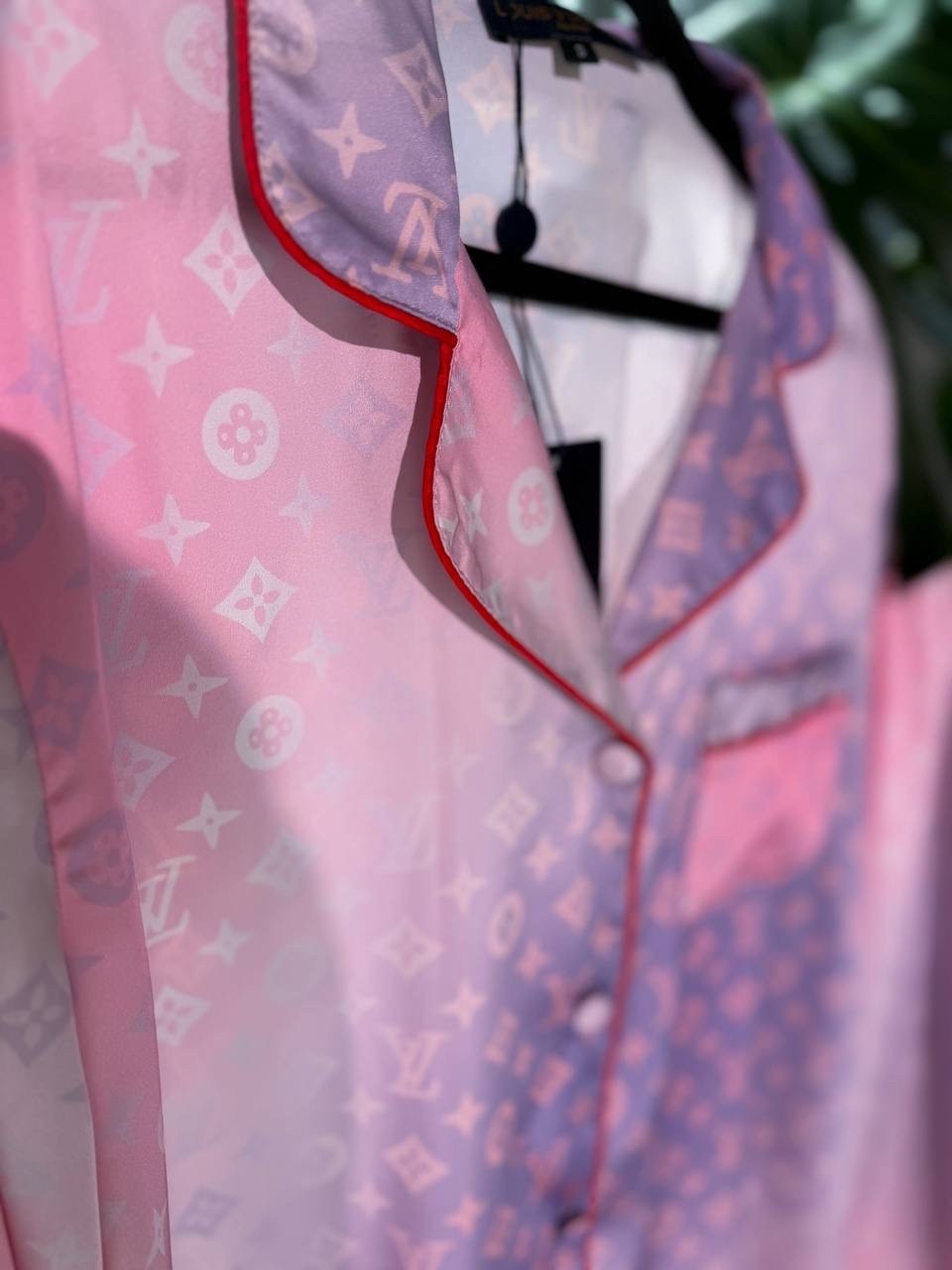 пижама женская,шелковый домашний костюм в пижамном стиле,костюм в пижамном стиле,пижама розовая,домашний костюм пижама