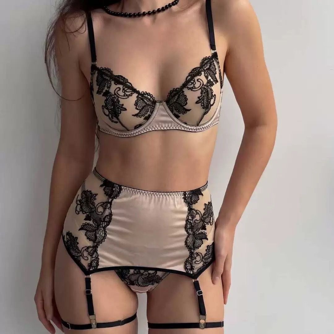 кружевное нижнее белье,кружевное белье,комплект нижнего белья,нижнее белье,женское белье