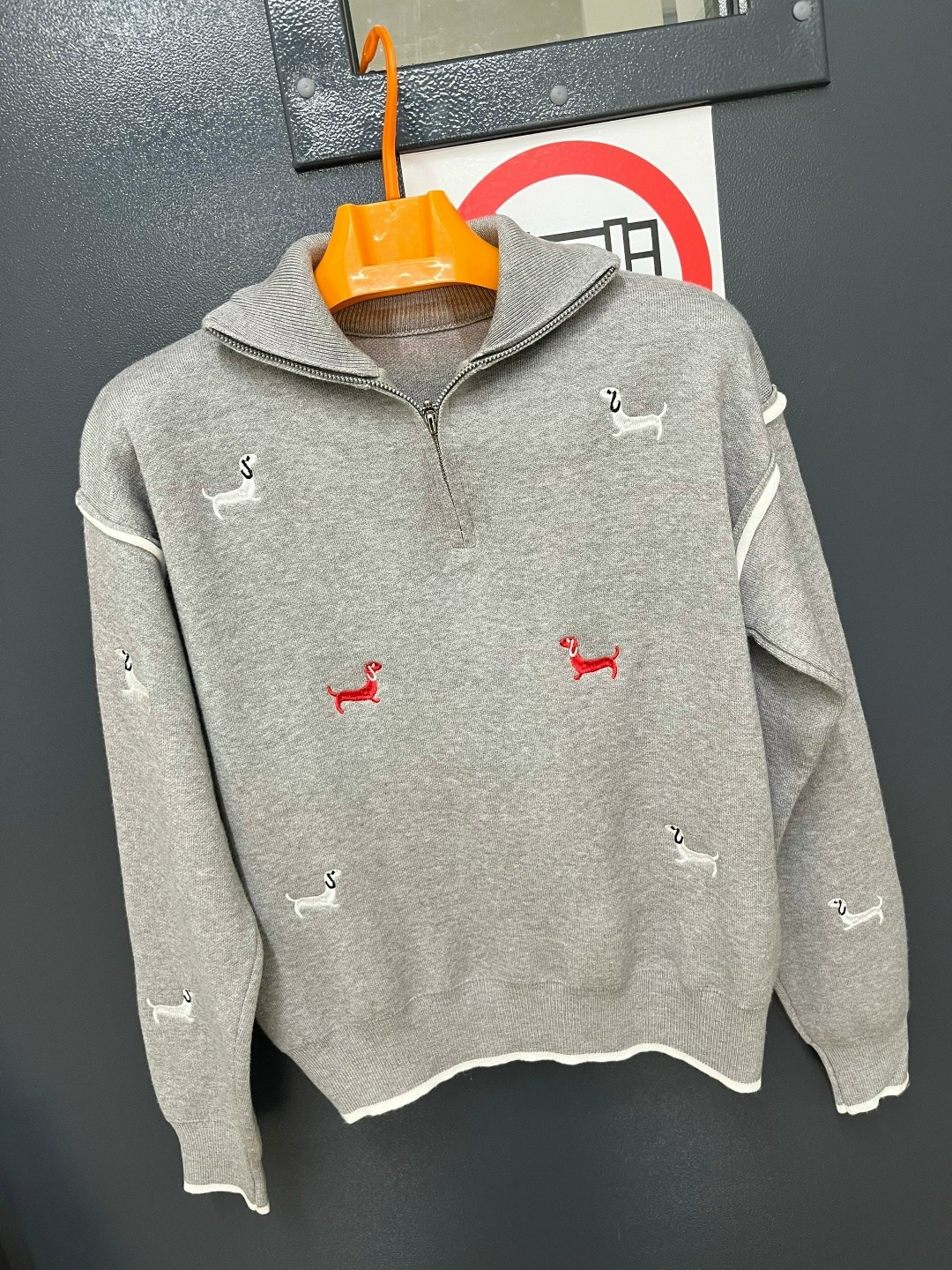 свитер с вышивкой таксы,свитер пуловер,свитер,свитер с вышивкой,свитер кашемир