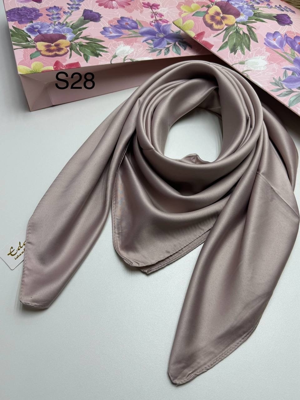 платок женский однотонный 100*100 см арт. 1171364,платок женский однотонный (100*100 см.) арт. 1171370,платок женский однотонный (100*100 см.) арт. 256233,платок женский однотонный (100*100 см.) арт.