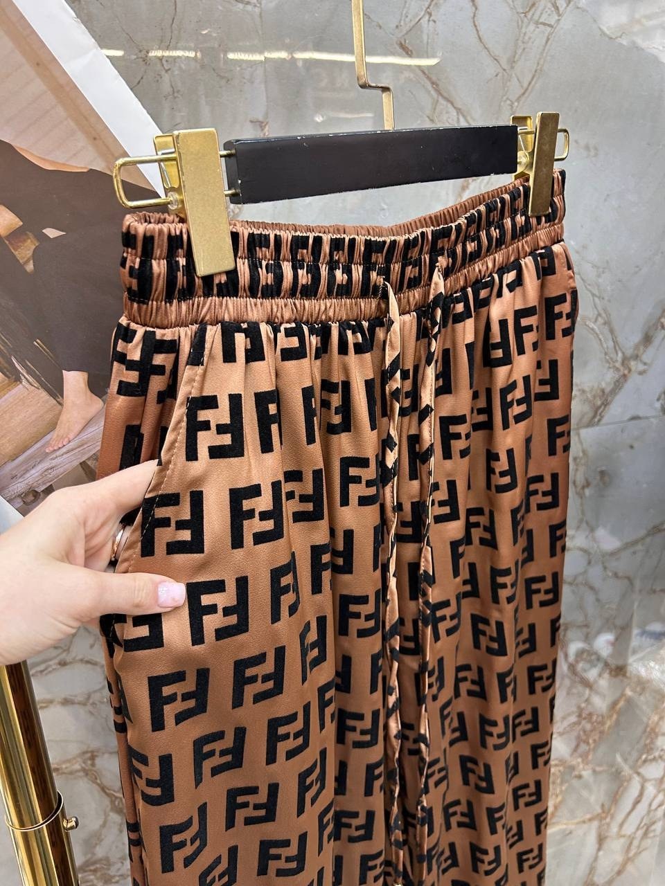 костюм fendi,стильные костюмы,пижама от фенди,пижама фенди,пижамные костюмы