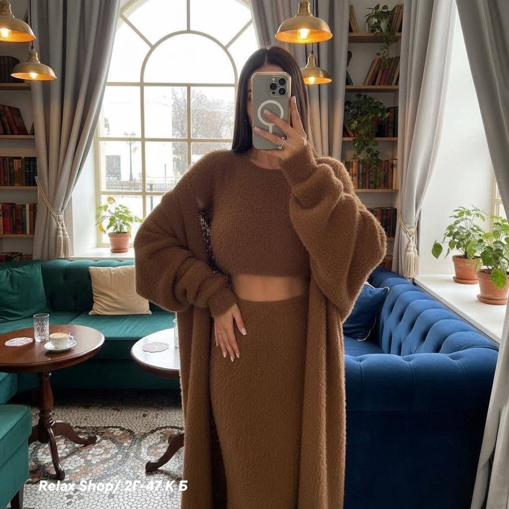 модные наряды,стильные наряды,женский костюм,вязаный пушистый костюм с юбкой,женский костюм тройка