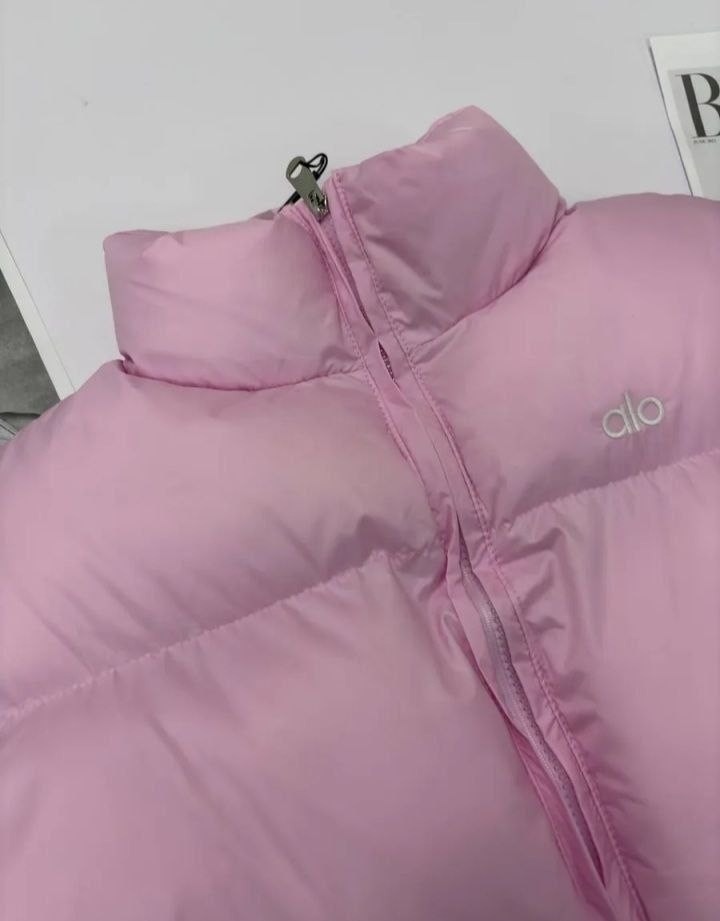 куртка монклер розовая женская,пуховик moncler,короткий женский пуховик moncler розовый,куртка moncler женская розовая,moncler розовая полиэстеровая куртка для женщин