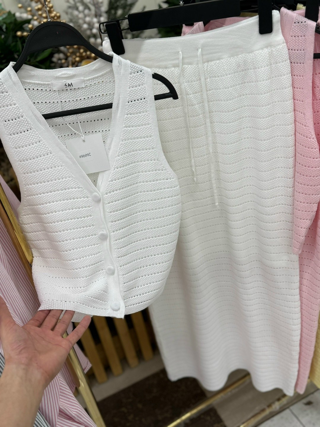 костюм с юбкой,вязаные костюмы,женские жилеты,костюм женский с юбкой,женские костюмы