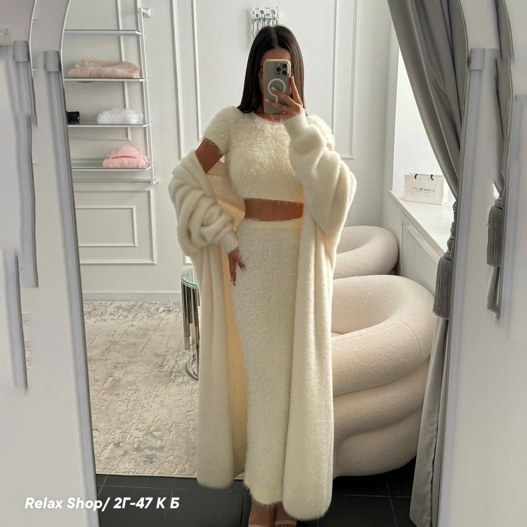 модные наряды,стильные наряды,женский костюм,вязаный пушистый костюм с юбкой,женский костюм тройка