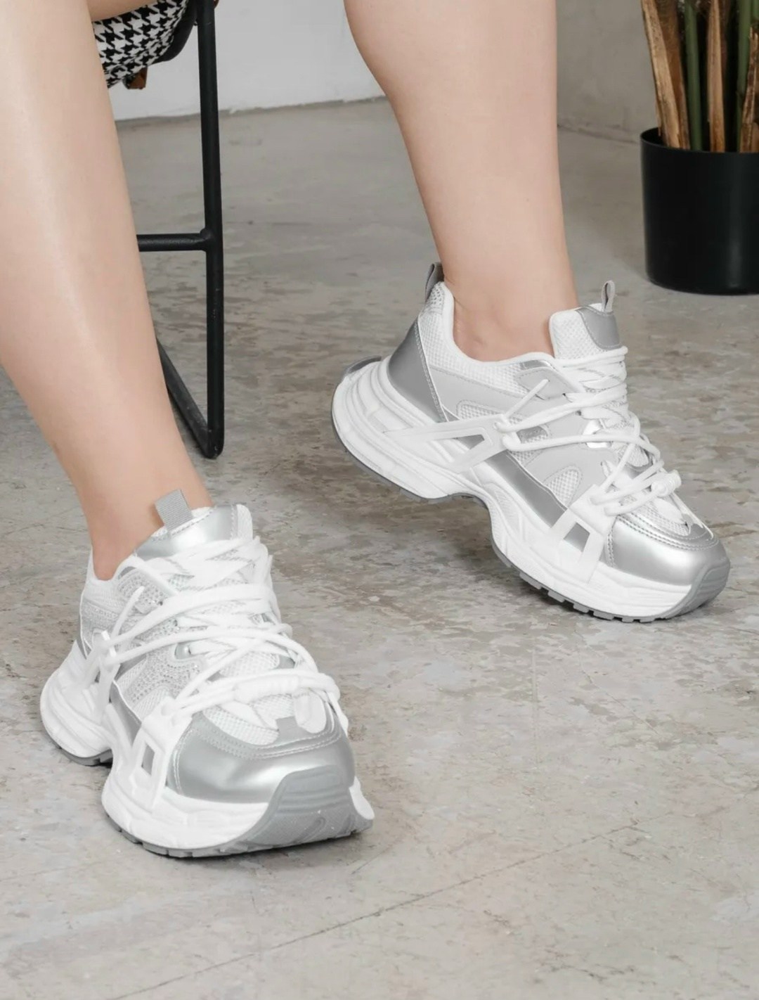 кроссовки женские,модные кроссовки,кроссовки серебристые,,массивные кроссовки