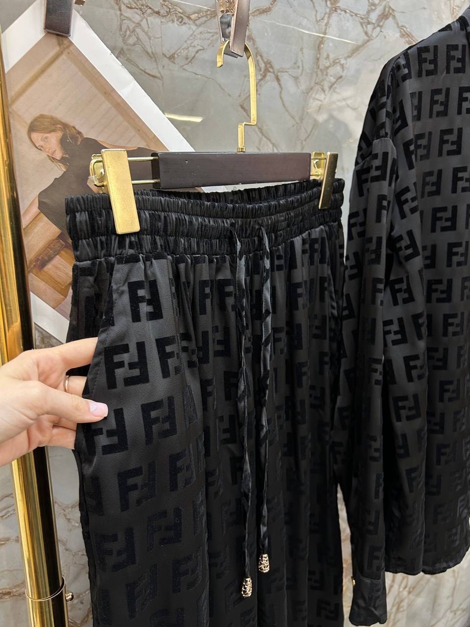 костюм fendi,стильные костюмы,пижама от фенди,пижама фенди,пижамные костюмы