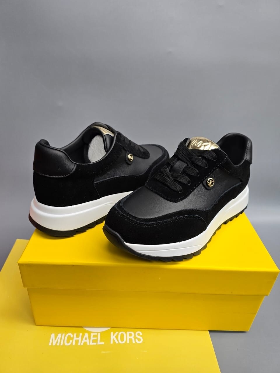 ,кроссовки женскиe,кроссовки женские черные,черные кроссовки,брендовая