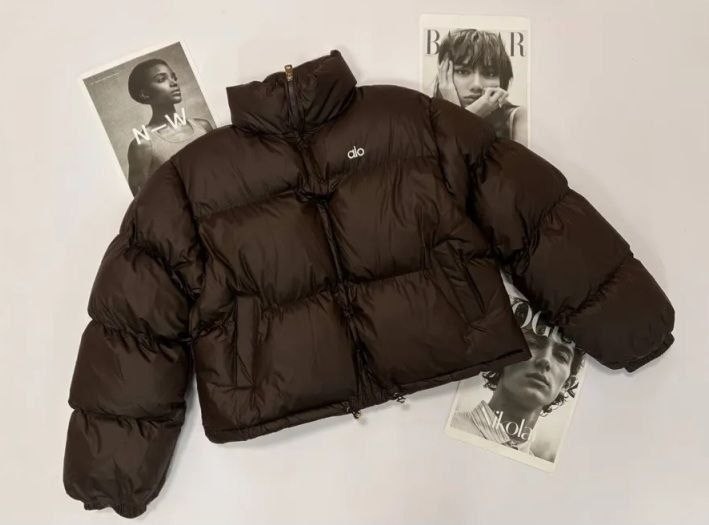 куртка монклер розовая женская,пуховик moncler,короткий женский пуховик moncler розовый,куртка moncler женская розовая,moncler розовая полиэстеровая куртка для женщин