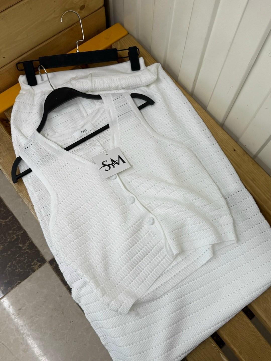 костюм с юбкой,вязаные костюмы,женские жилеты,костюм женский с юбкой,женские костюмы