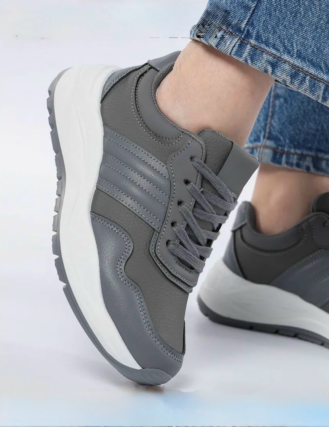 серые кроссовки,женские кроссовки,,спортивная ,кроссовки демисезонные