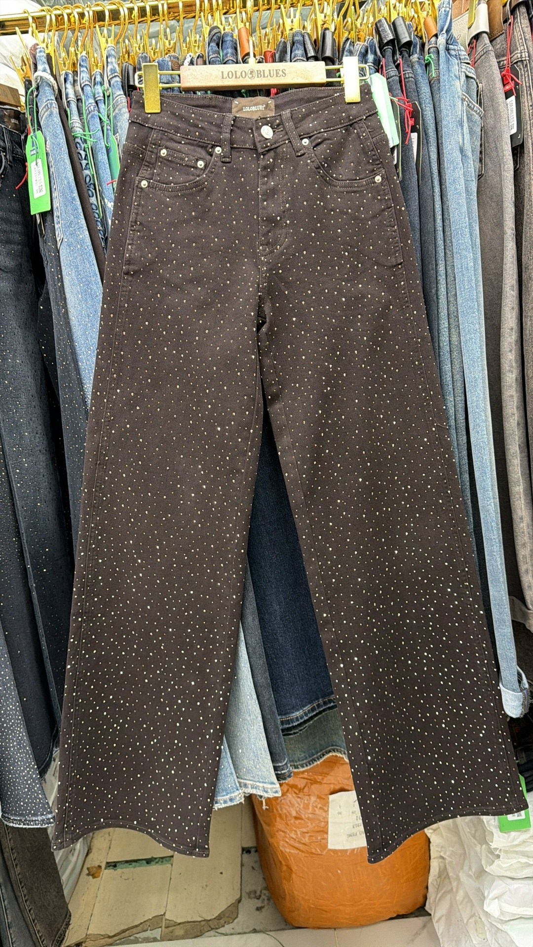 джинсы mango со стразами,джинсы стразы,джинсы женские,женские джинсы со стразами,джинсы