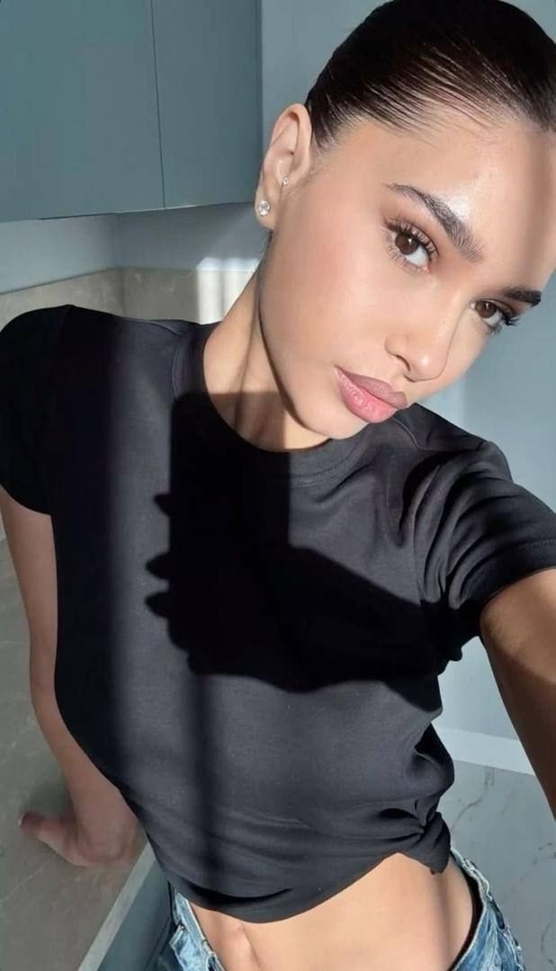 футболка базовая облегающая,футболки женская,футболки базовая,облегающая футболка,футболка стильная