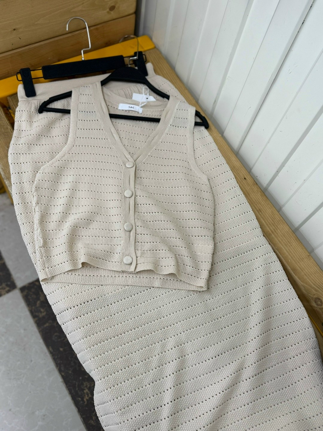 костюм с юбкой,вязаные костюмы,женские жилеты,костюм женский с юбкой,женские костюмы