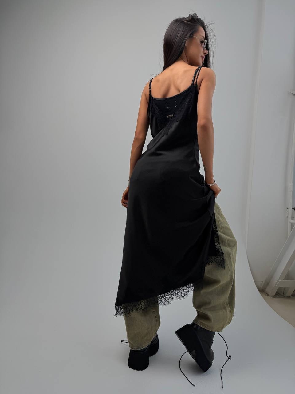 шоколадное платье-комбинация миди с кружевными вставками topshop,платье комбинация из бархата,шоколадное платье-комбинация миди с кружевом и вырезом на шее topshop,платье комбинация с разрезом и круже