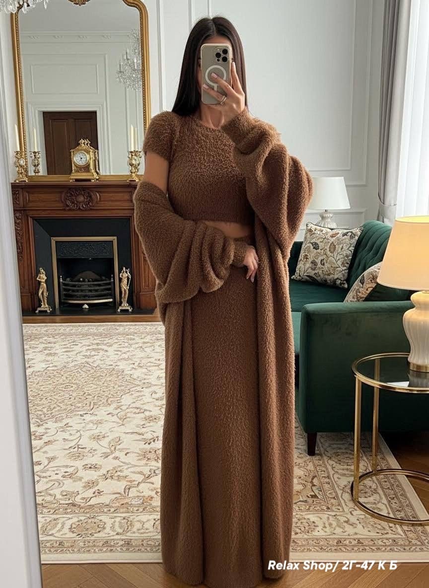 модные наряды,стильные наряды,женский костюм,вязаный пушистый костюм с юбкой,женский костюм тройка