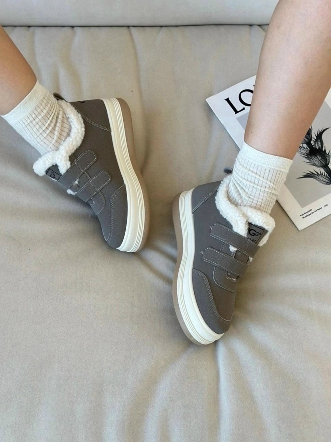 ,женская зимняя ,кроссовки женские зимние,зимние женские кроссовки на плоской подошве,кеды женские зимние