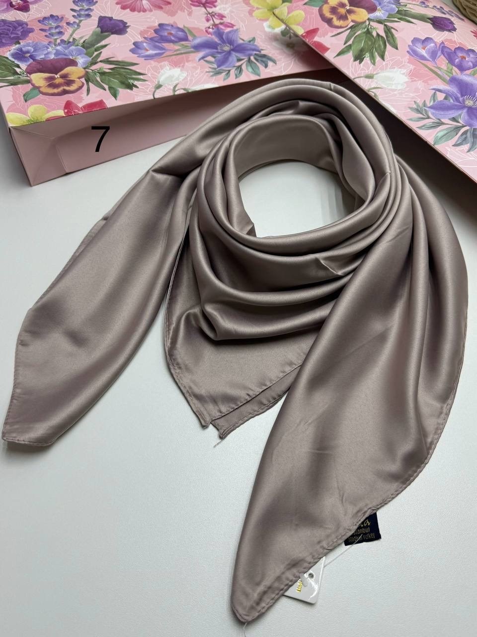 платок женский однотонный 100*100 см арт. 1171364,платок женский однотонный (100*100 см.) арт. 1171370,платок женский однотонный (100*100 см.) арт. 256233,платок женский однотонный (100*100 см.) арт.