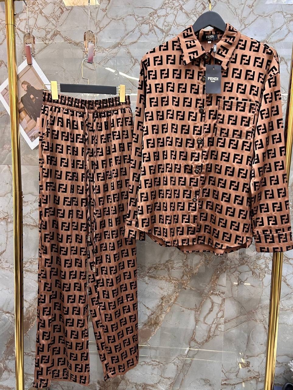 костюм fendi,стильные костюмы,пижама от фенди,пижама фенди,пижамные костюмы