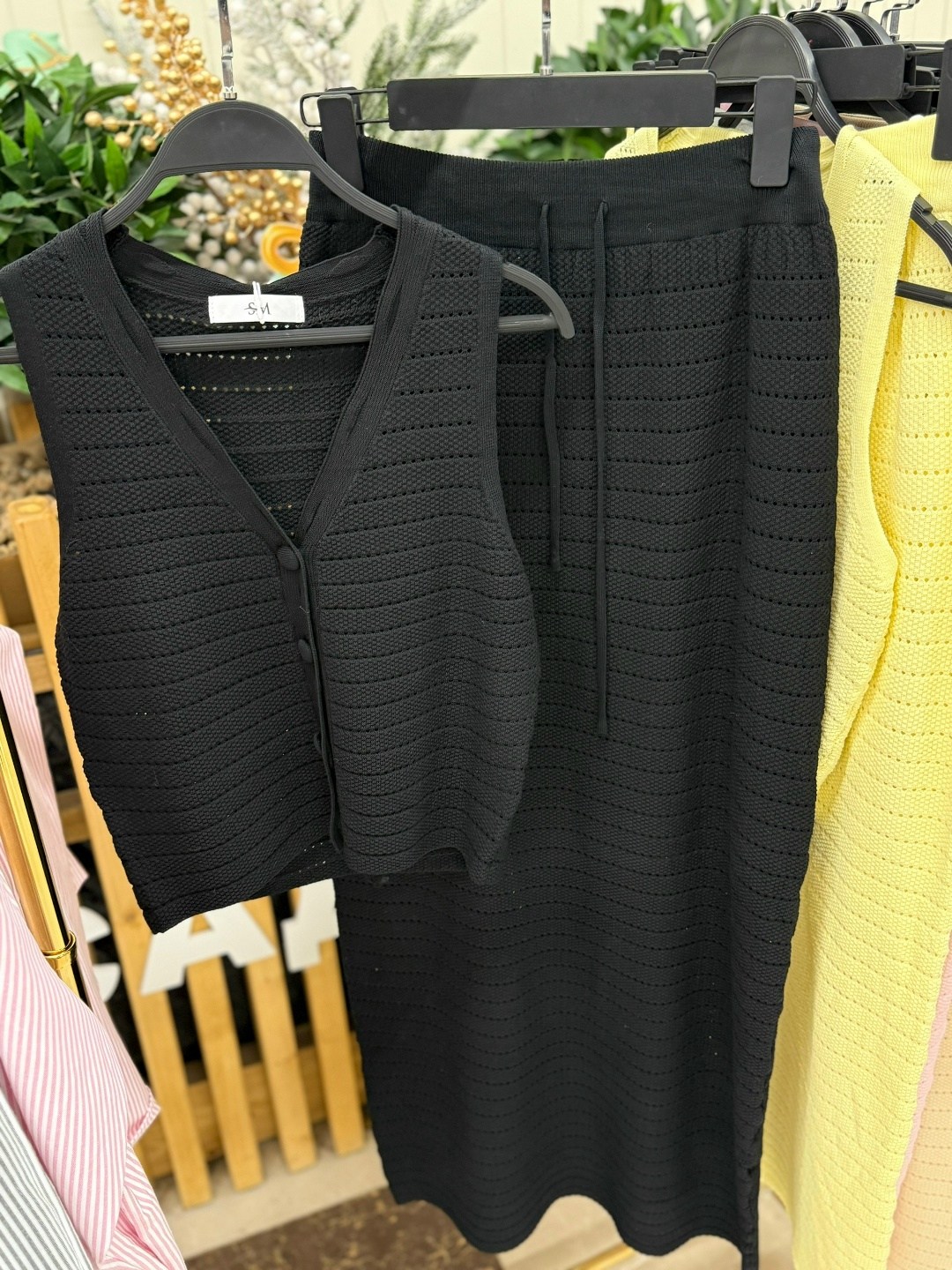 костюм с юбкой,вязаные костюмы,женские жилеты,костюм женский с юбкой,женские костюмы