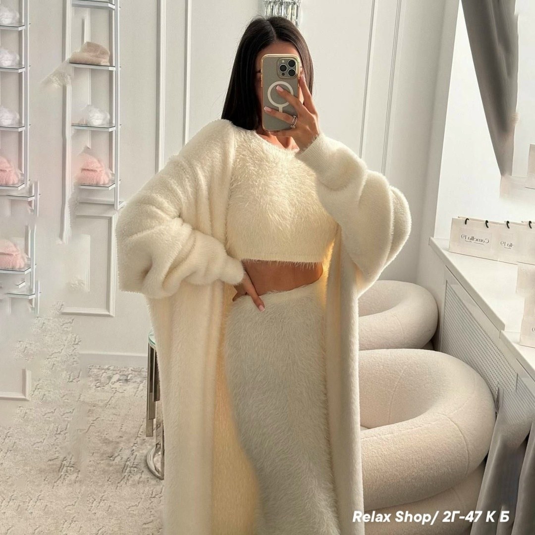 модные наряды,стильные наряды,женский костюм,вязаный пушистый костюм с юбкой,женский костюм тройка