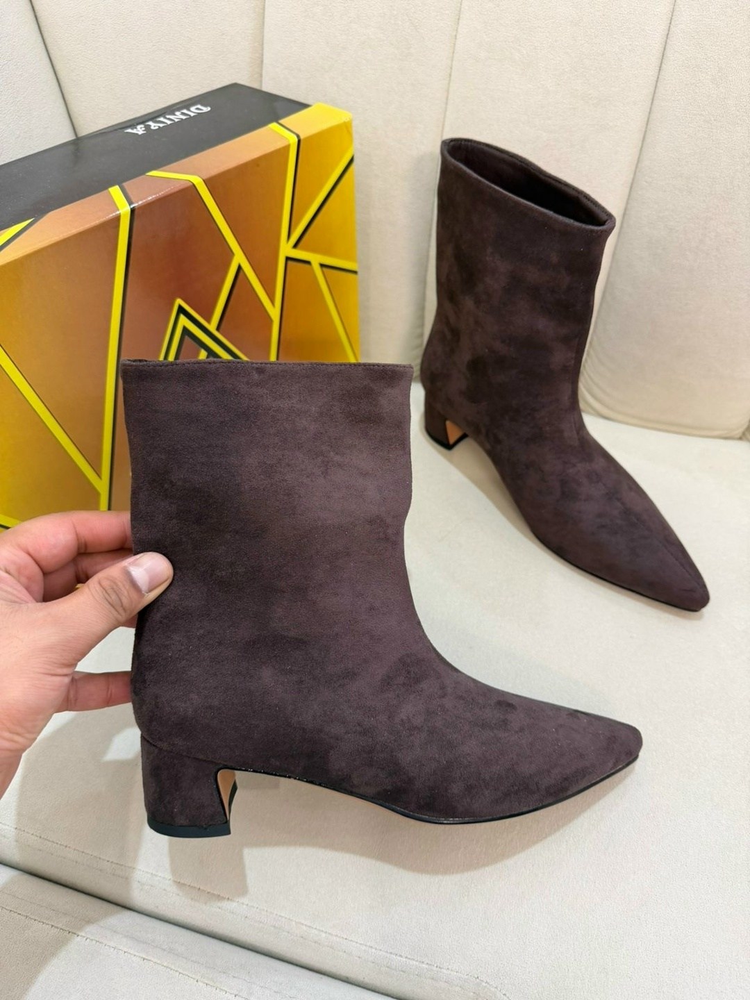 замшевые ботильоны,замшевые ботильоны на каблуке с острым квадратным носком в стиле ретро,замшевые женские ботильоны с острым носком на,замшевые ботильоны для женщин на плоской подошве,женские ботильо