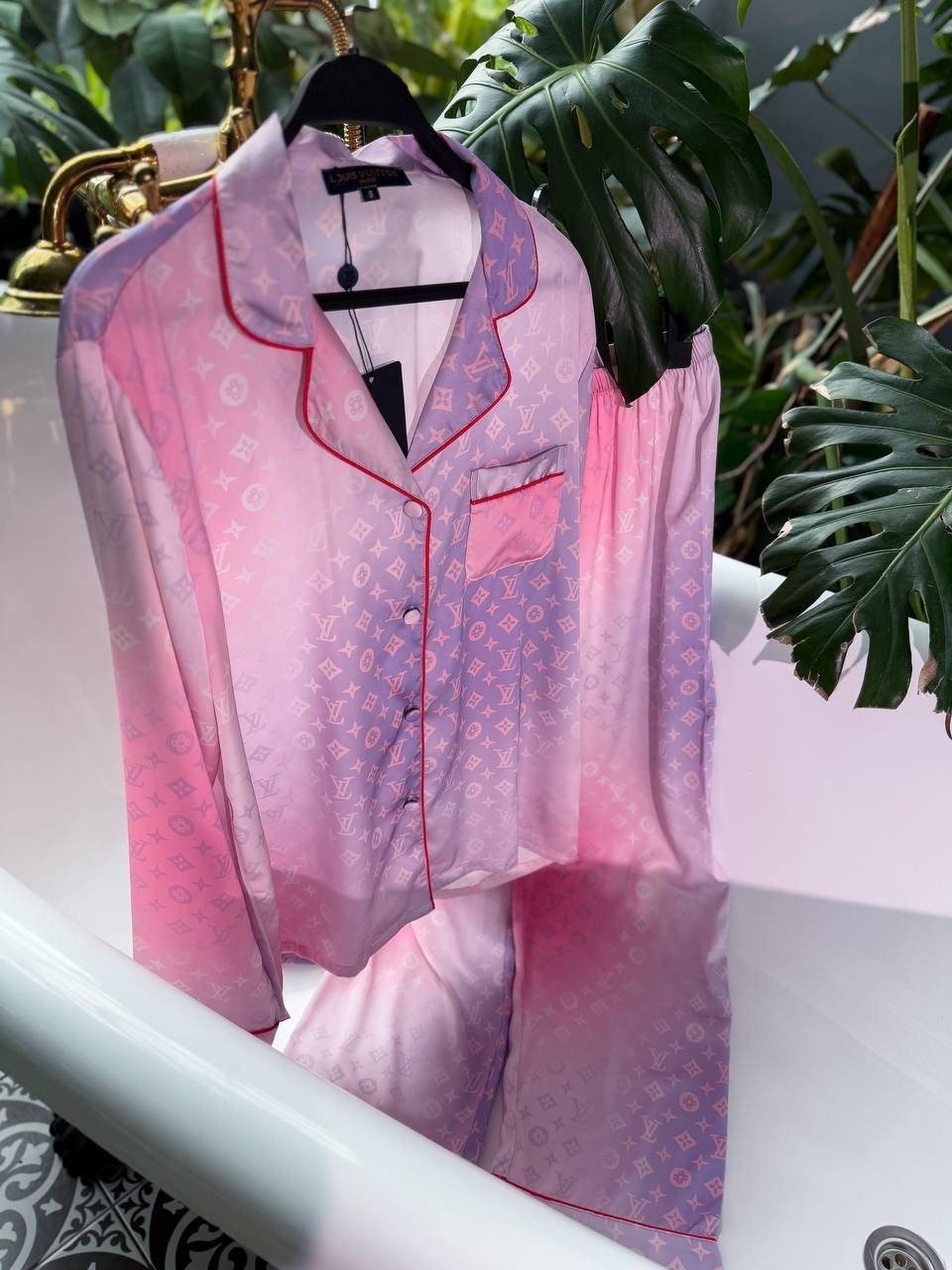 пижама женская,шелковый домашний костюм в пижамном стиле,костюм в пижамном стиле,пижама розовая,домашний костюм пижама