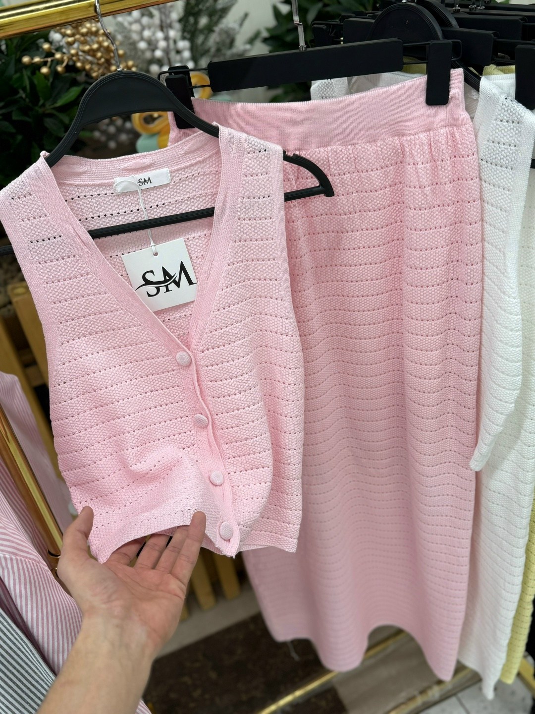 костюм с юбкой,вязаные костюмы,женские жилеты,костюм женский с юбкой,женские костюмы