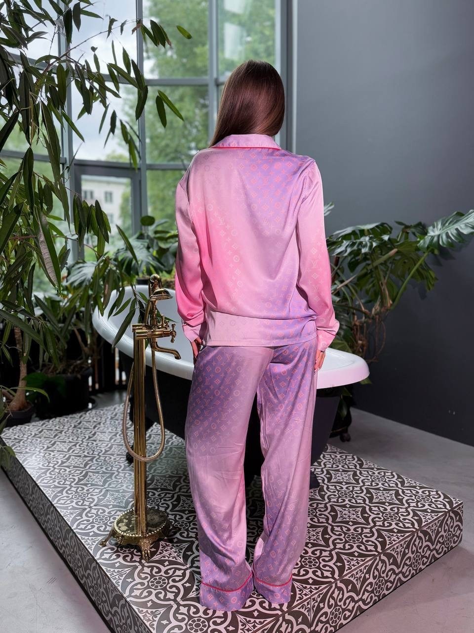 пижама женская,шелковый домашний костюм в пижамном стиле,костюм в пижамном стиле,пижама розовая,домашний костюм пижама