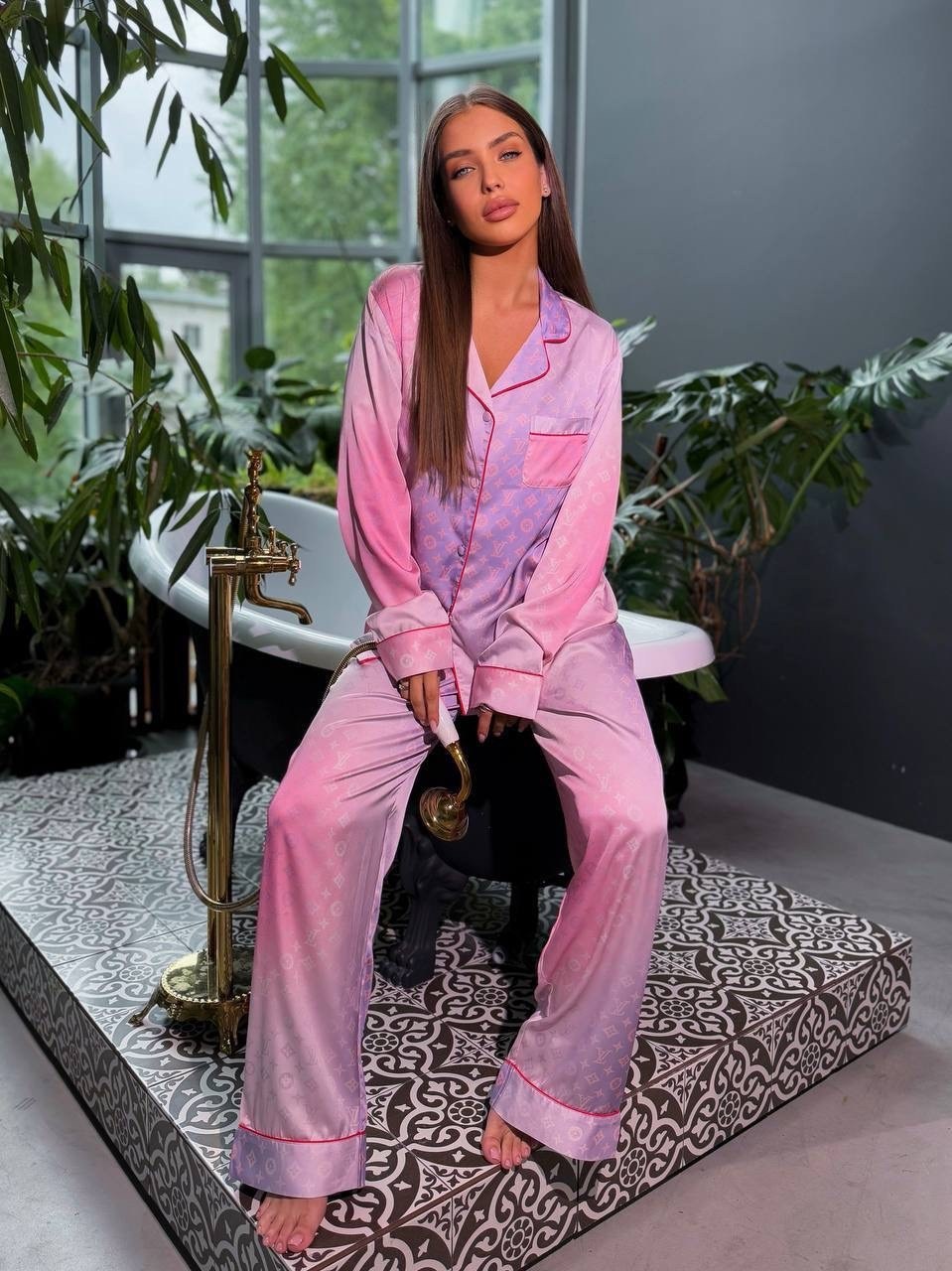 пижама женская,шелковый домашний костюм в пижамном стиле,костюм в пижамном стиле,пижама розовая,домашний костюм пижама