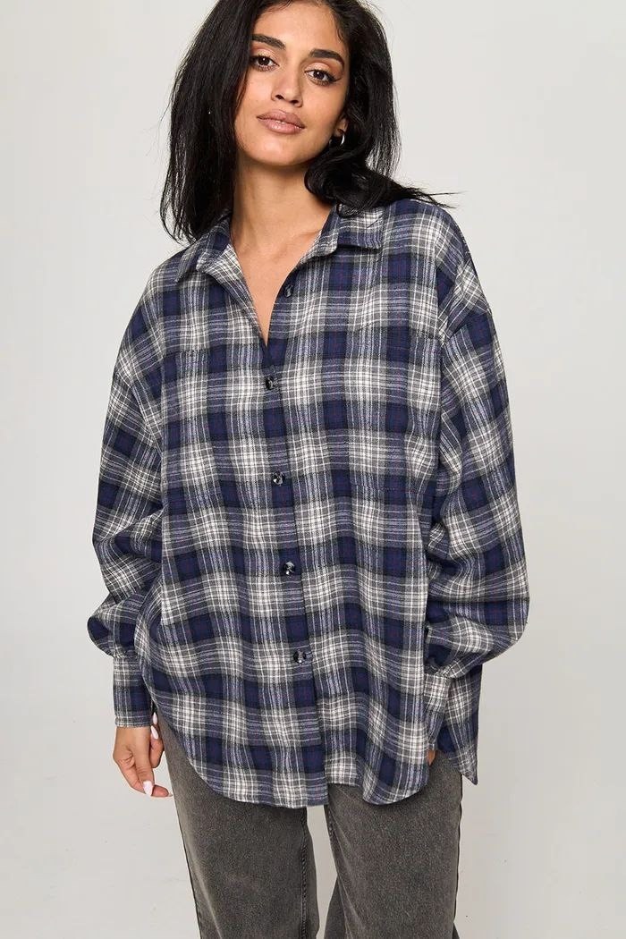 женская рубашка в клетку,рубашка оверсайз в клетку варенка arzu,рубашка oversize фланелевая с принтом в клетку,рубашка женская оверсайз фланелевая клетчатая хлопковая befree,женская рубашка