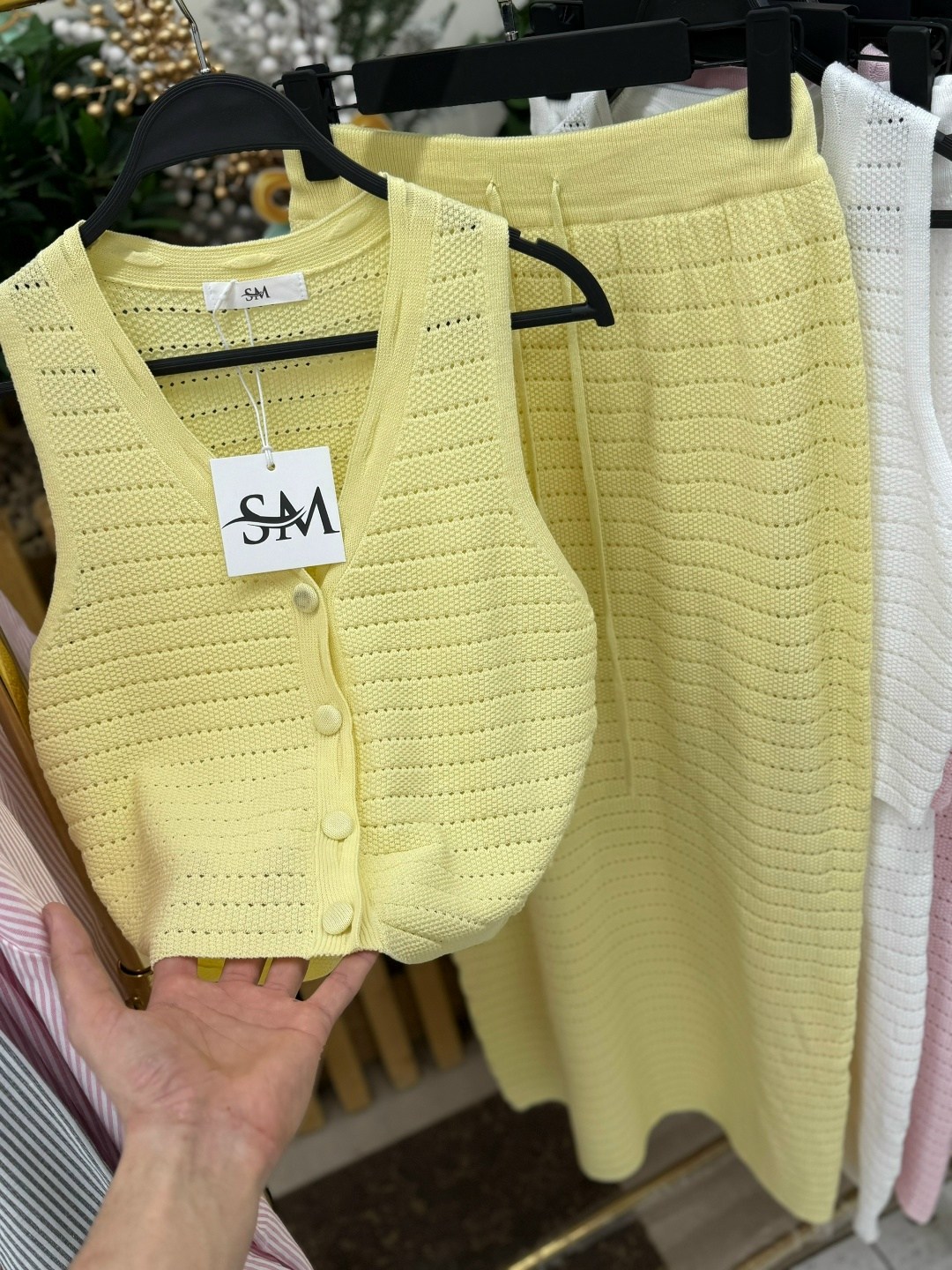 костюм с юбкой,вязаные костюмы,женские жилеты,костюм женский с юбкой,женские костюмы