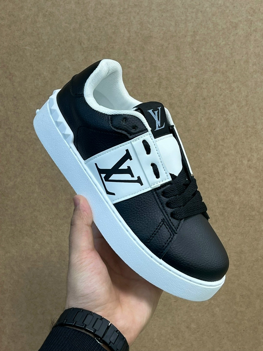 кроссовки louis vuitton,,мужские кроссовки louis vuitton,кеды louis vuitton,louis vuitton black white limited sneaker