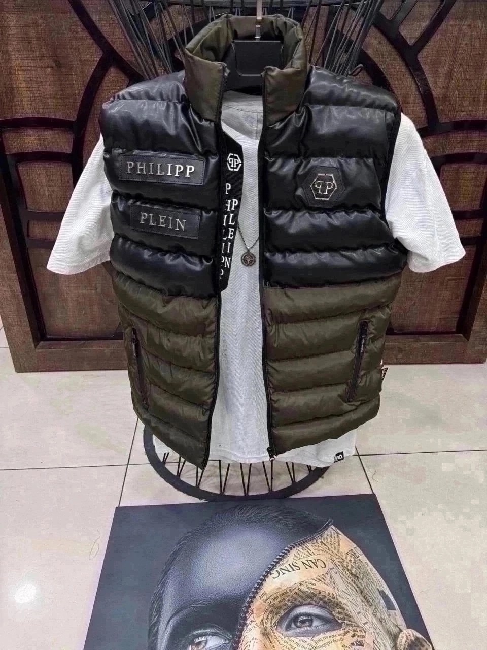 жилетка мужская,мужские жилеты,мужские жилетки philipp plein,жилетка чоловіча безрукавка брендова мужская,брендовая мужская жилетка philipp plein в черном цвете