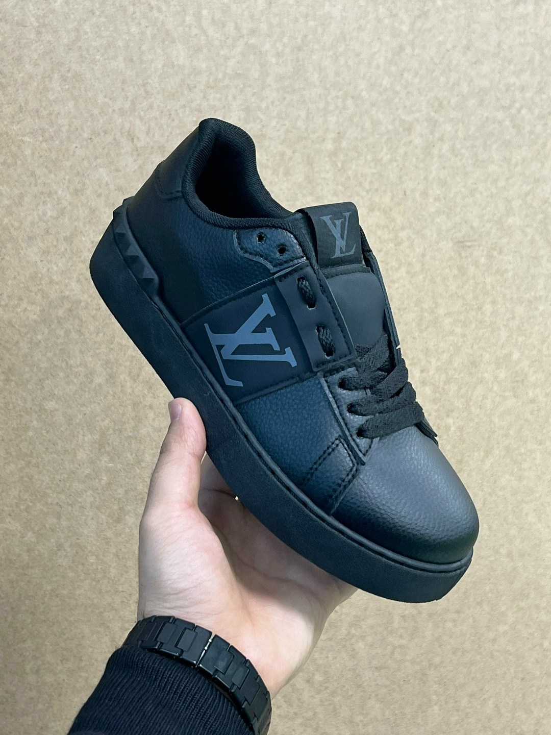 кроссовки louis vuitton,,мужские кроссовки louis vuitton,кеды louis vuitton,louis vuitton black white limited sneaker