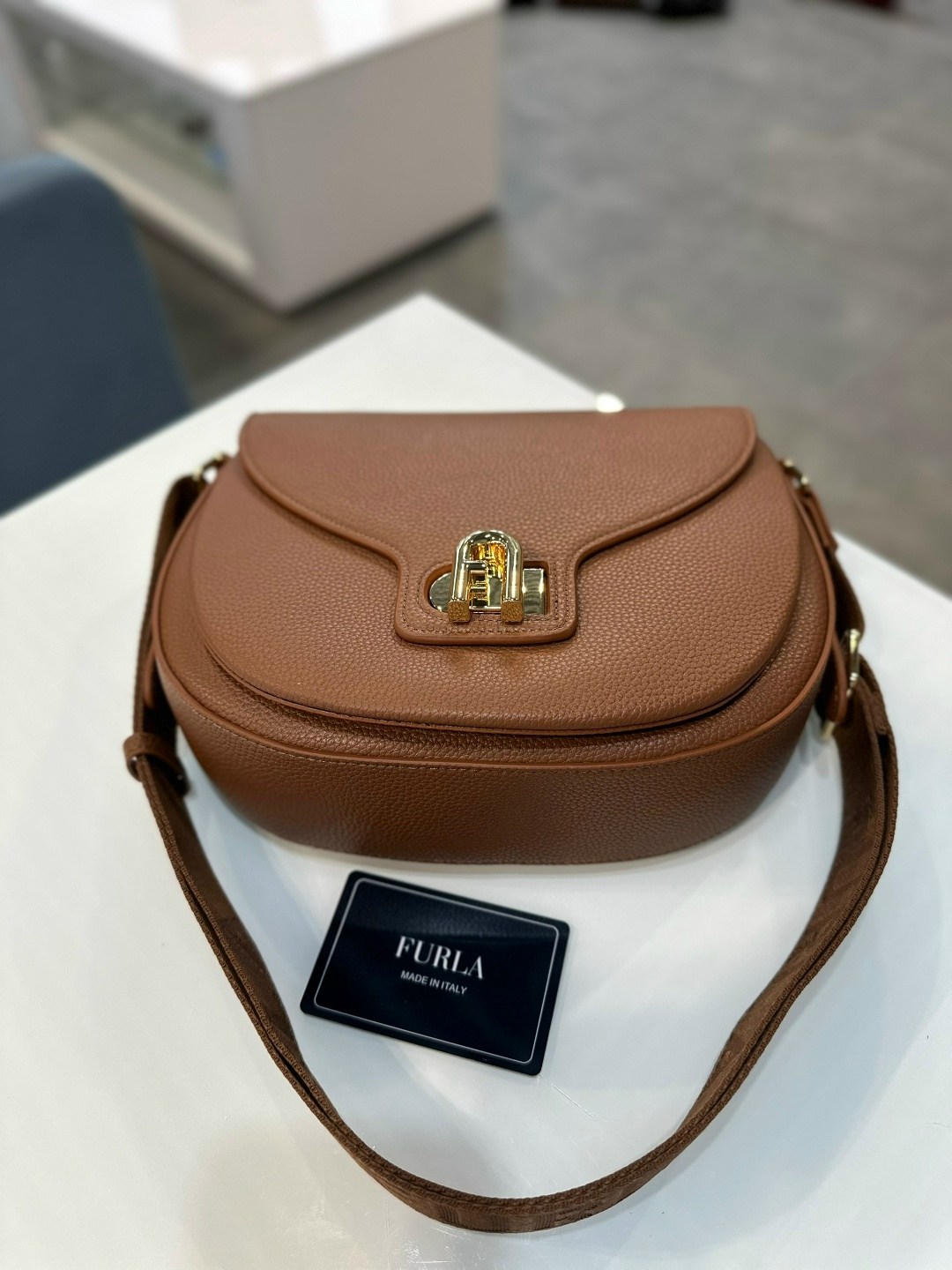 сумка,сумка женская,сумка coccinelle,черная сумочка,сумка через плечо furla lotus s crossbody черный