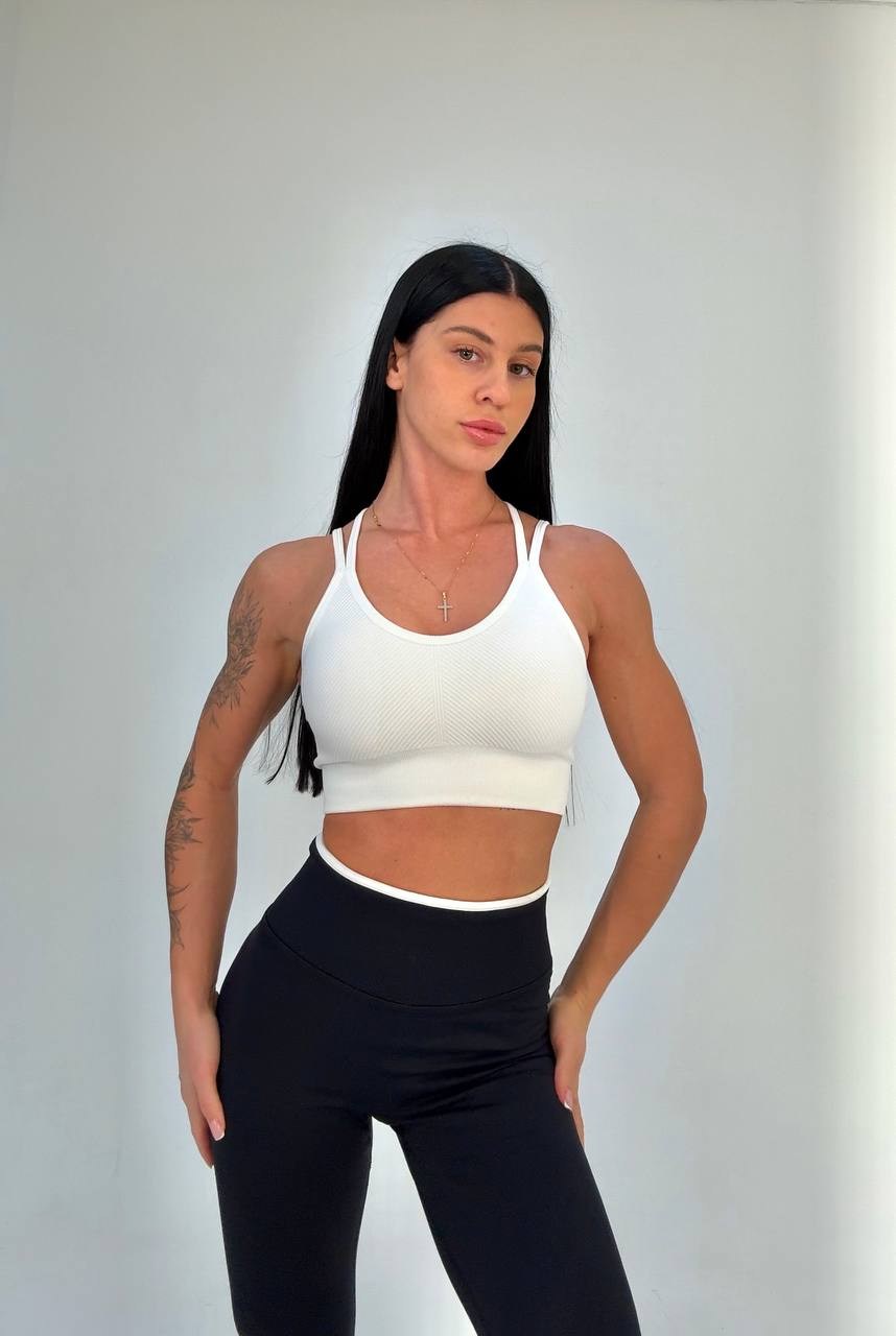 спортивное женское тело,одежда для фитнеса,спортивные лосины для фитнеса,стройная девушка,леггинсы лосины спортивные