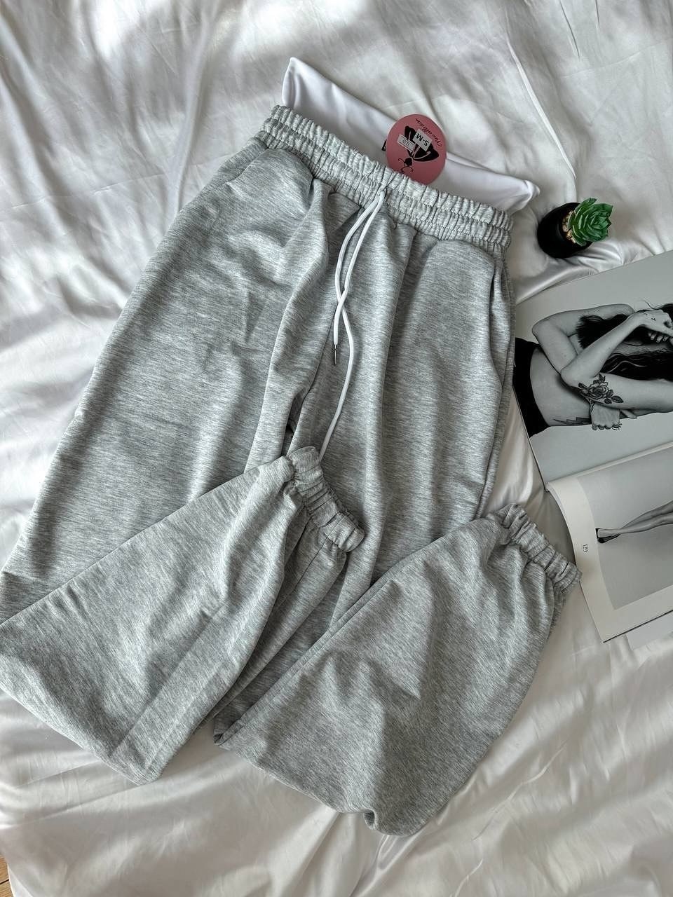 серые спортивные штаны,спортивные штаны,спортивные шорты,спортивный брюки,женские шорты