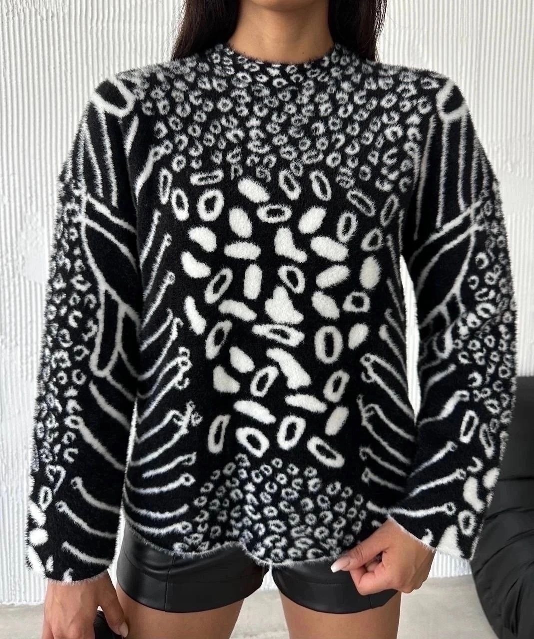 джемпер женский с леопардовым принтом,леопардовый свитер женский,свитер женский оверсайз с леопардовым принтом,вязаный свитер оверсайз леопардовый принт,женский свитер с леопардовым принтом