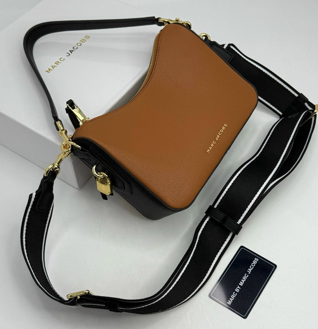 сумка-хобо через плечо marc jacobs,marc jacobs сумка женская,сумка-хобо от marc jacobs из натуральной кожи,сумка marc jacobs,сумка marc jacobs натуральная кожа