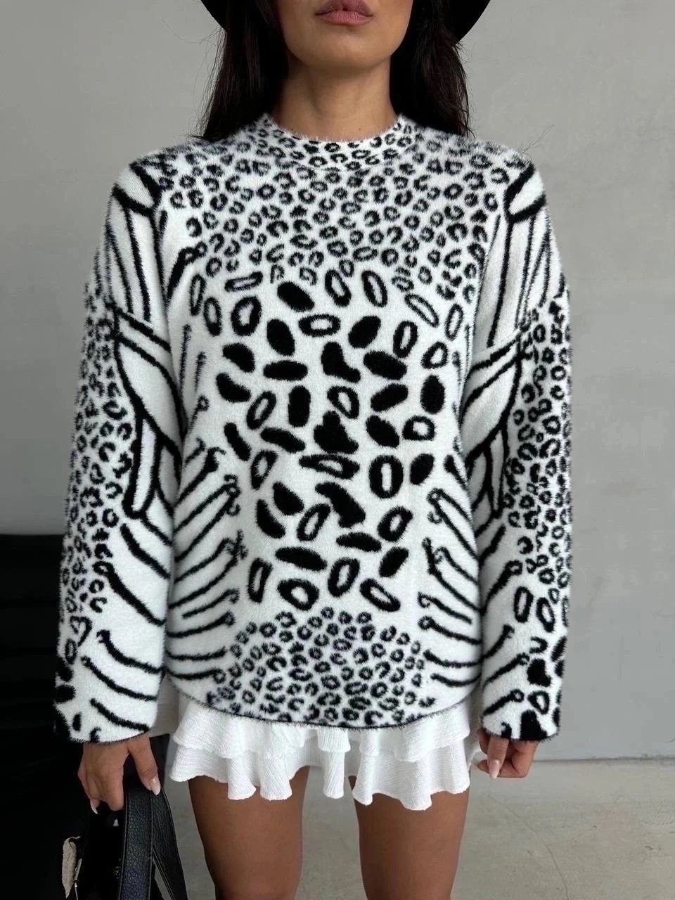 джемпер женский с леопардовым принтом,леопардовый свитер женский,свитер женский оверсайз с леопардовым принтом,вязаный свитер оверсайз леопардовый принт,женский свитер с леопардовым принтом
