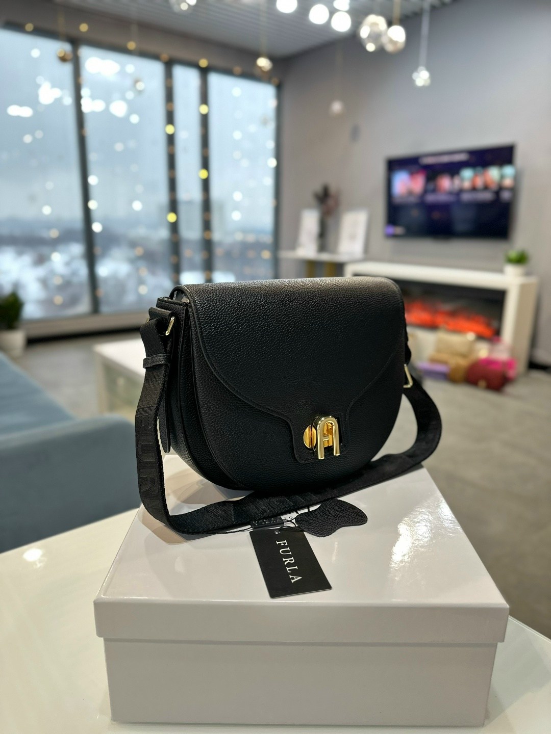 сумка,сумка женская,сумка coccinelle,черная сумочка,сумка через плечо furla lotus s crossbody черный