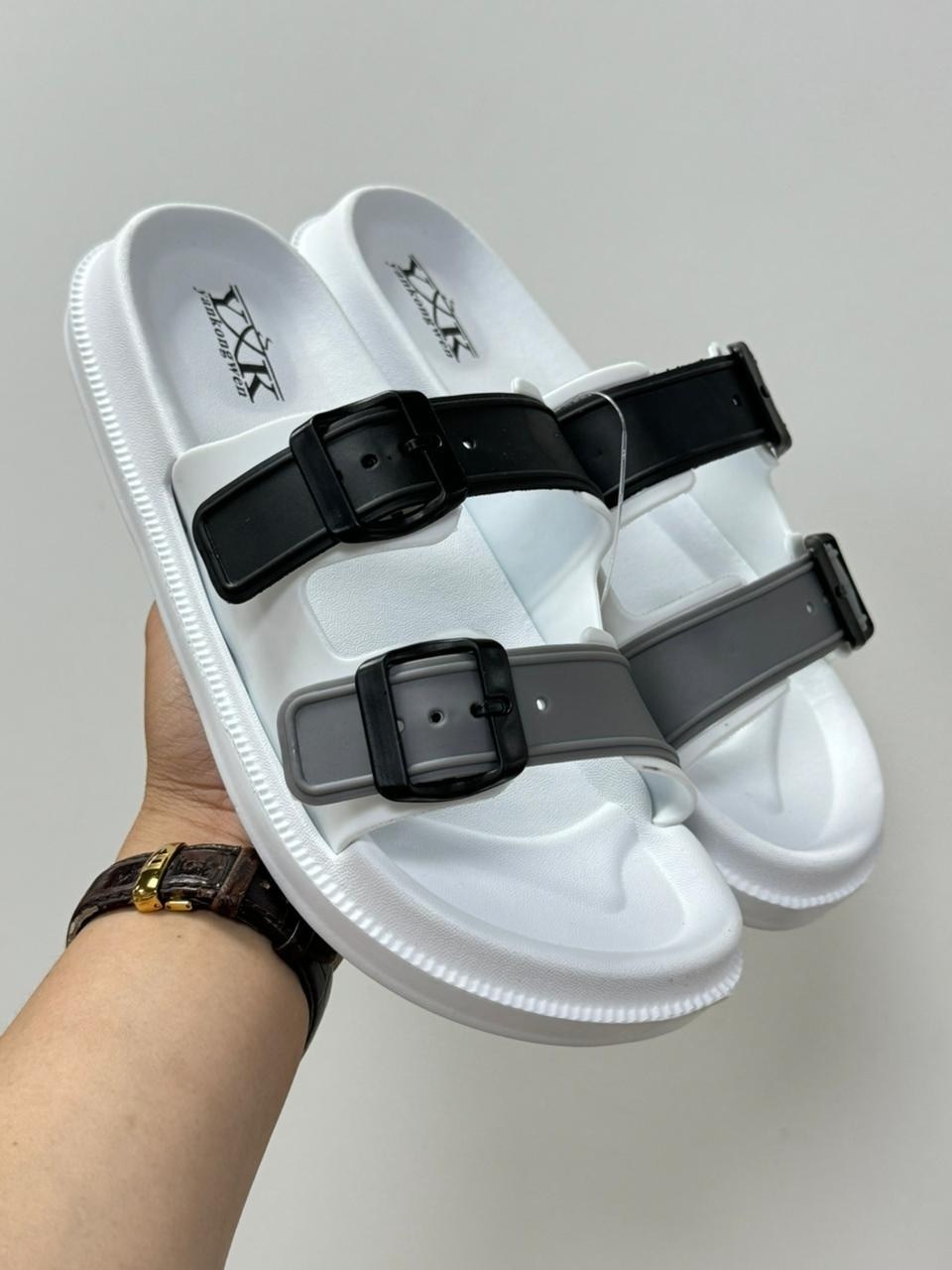 ,мужские шлепанцы,модные шлепанцы,сандалии мужские,шлепанцы с пряжкой