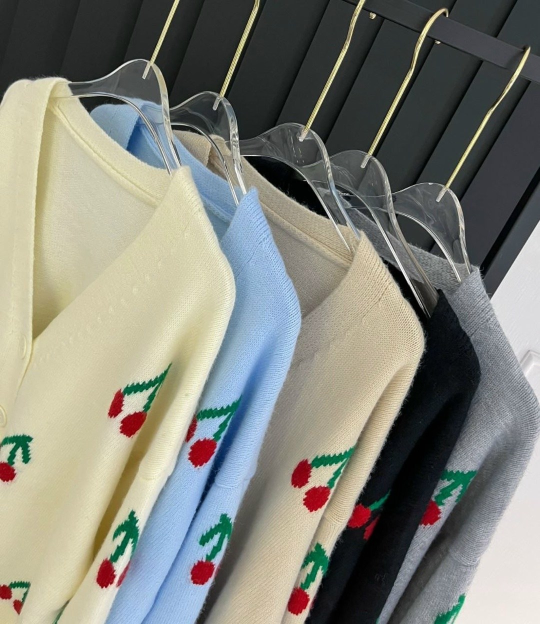 кардиган короткий на пуговицах с вишенками bye kitty,кардиган с вишенками,вязаный кардиган,кардиган,кардиган кофта